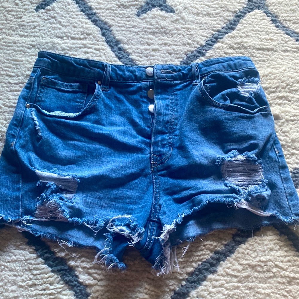 High Wiasted Ripped Shorts